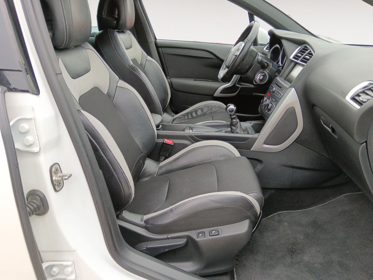 Foto DS Automobiles DS 4 10