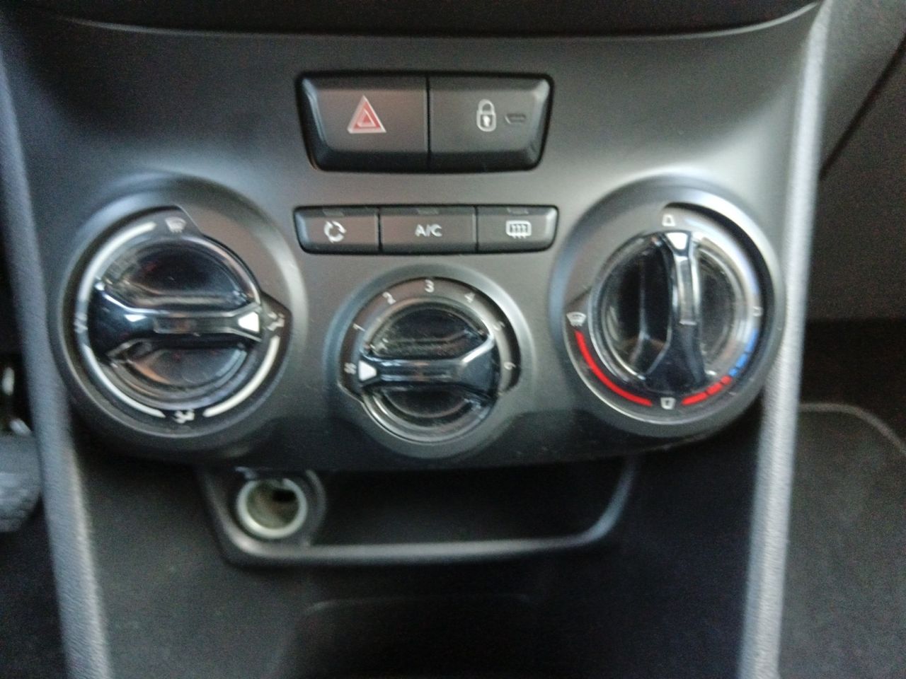 Foto Peugeot 208 15