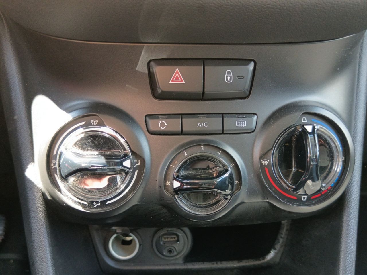 Foto Peugeot 208 16