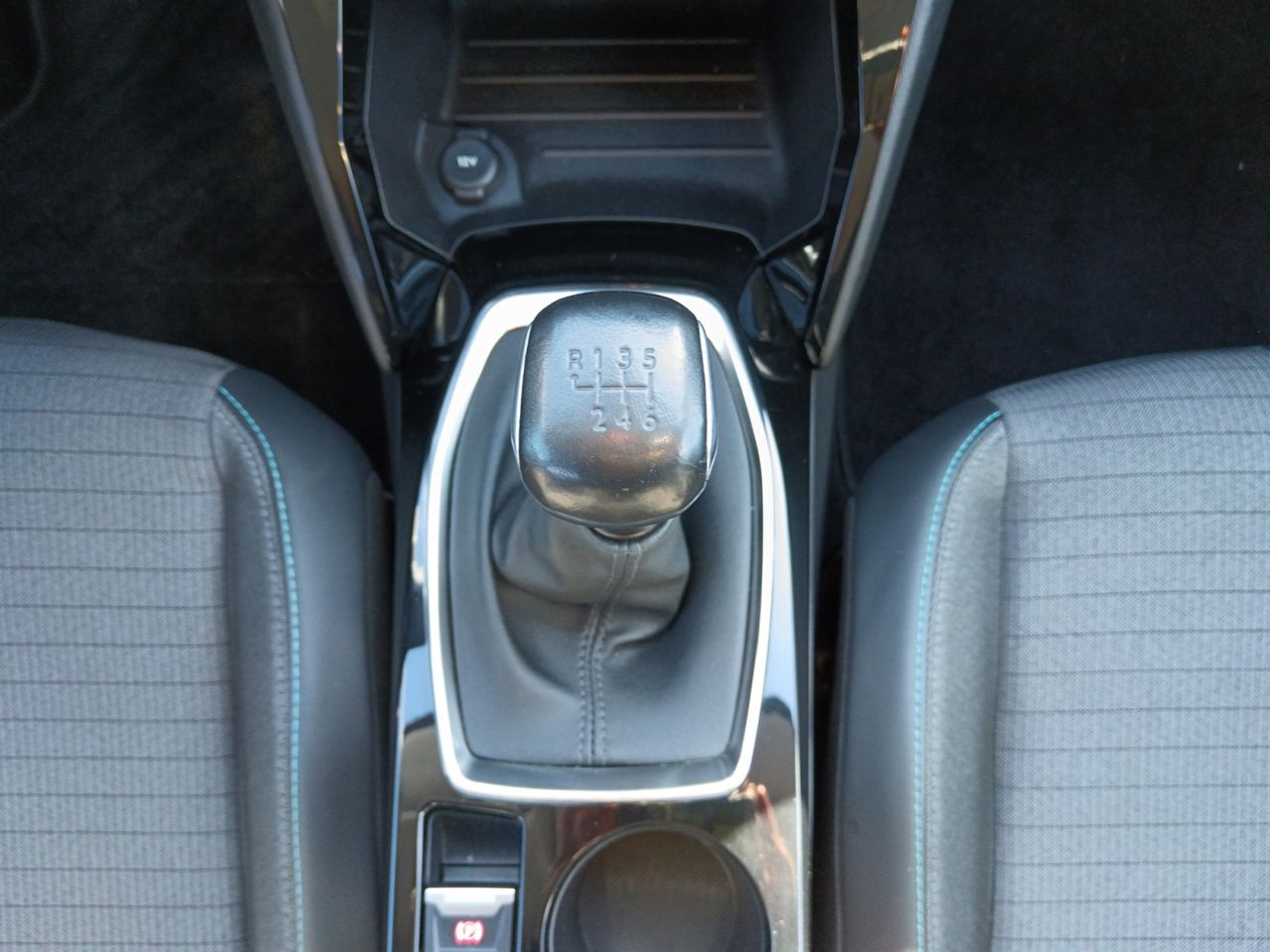 Foto Peugeot 208 12