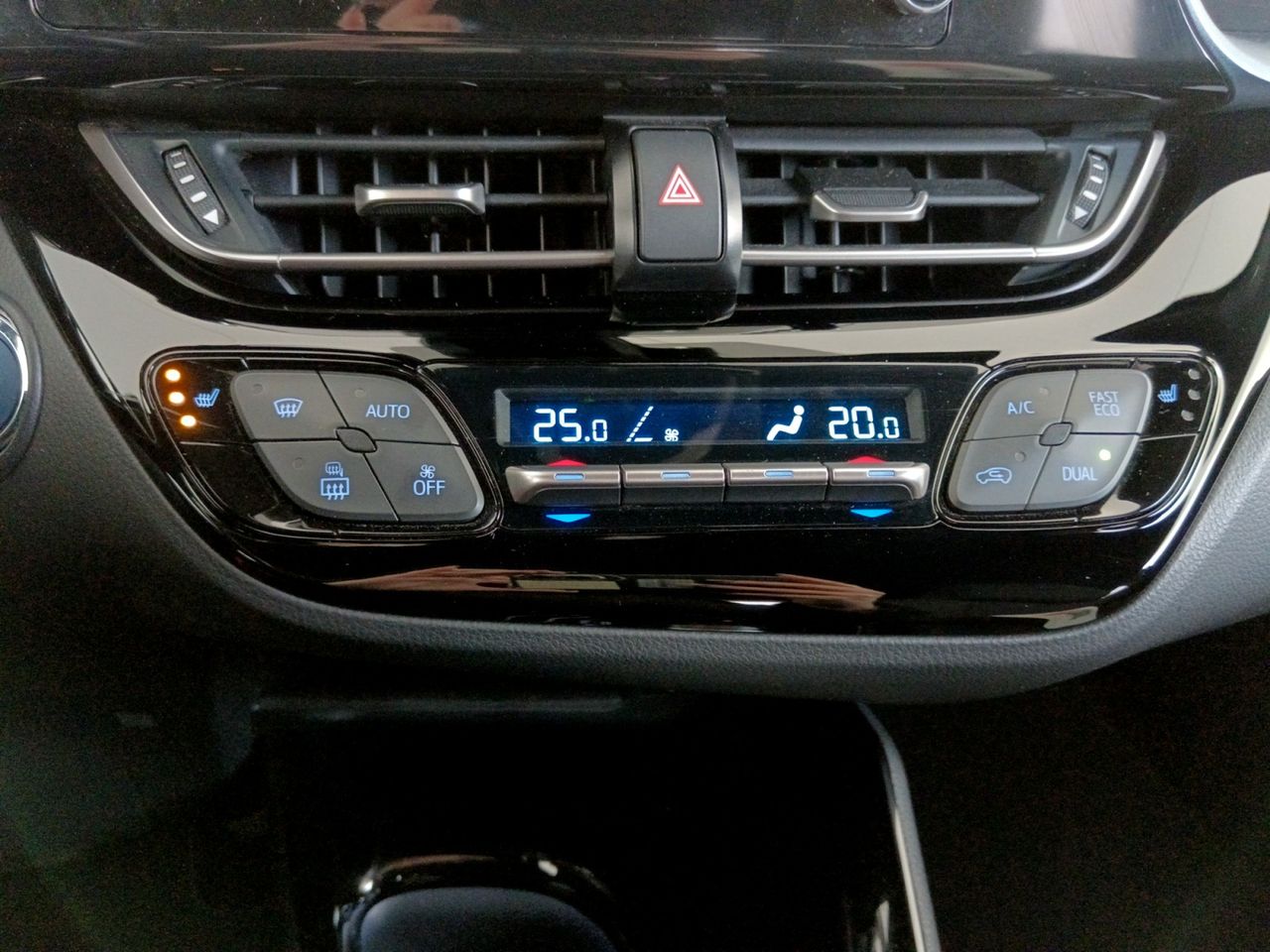 Foto Toyota C-HR 21