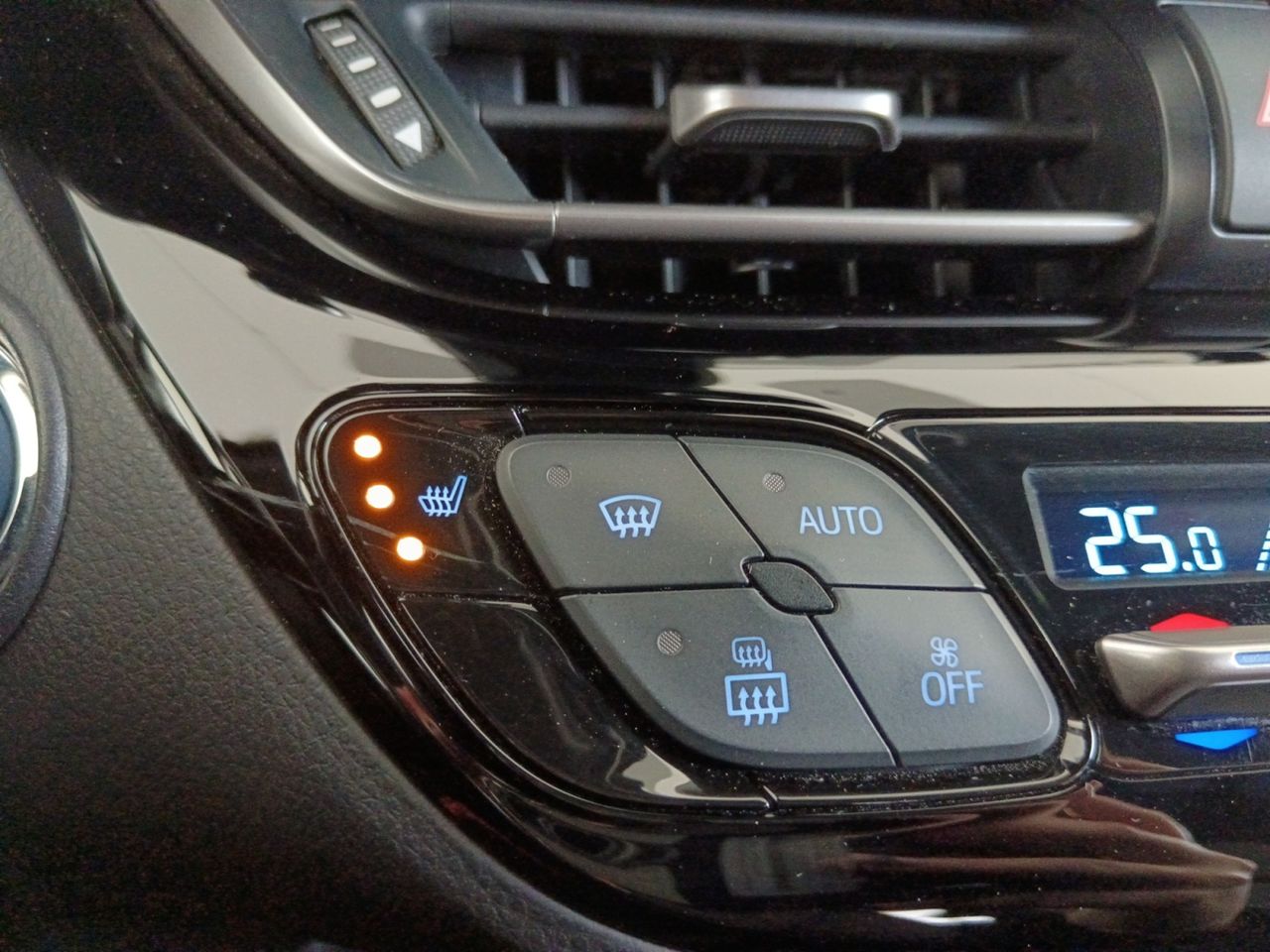 Foto Toyota C-HR 22