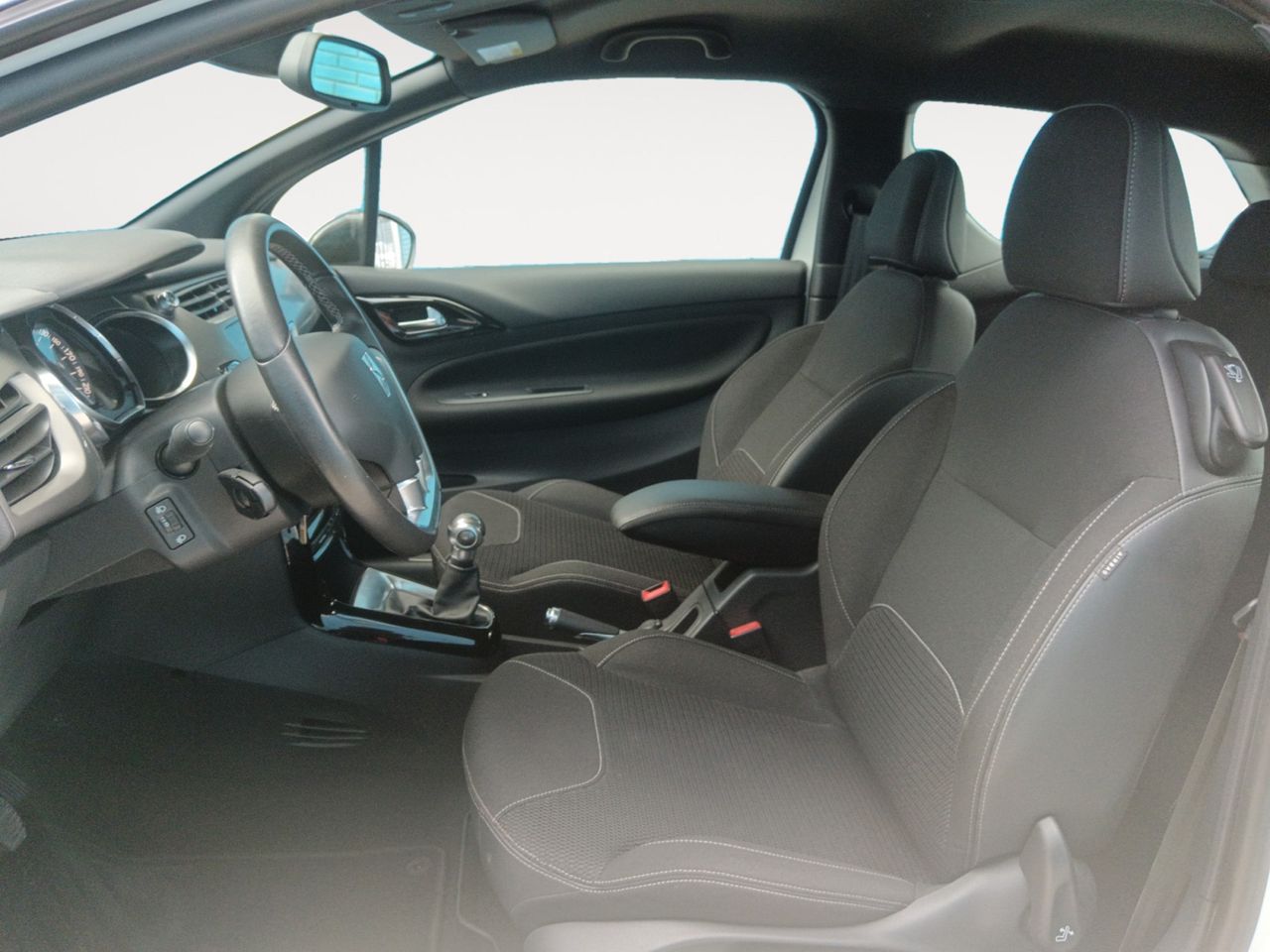 Foto DS Automobiles DS 3 7