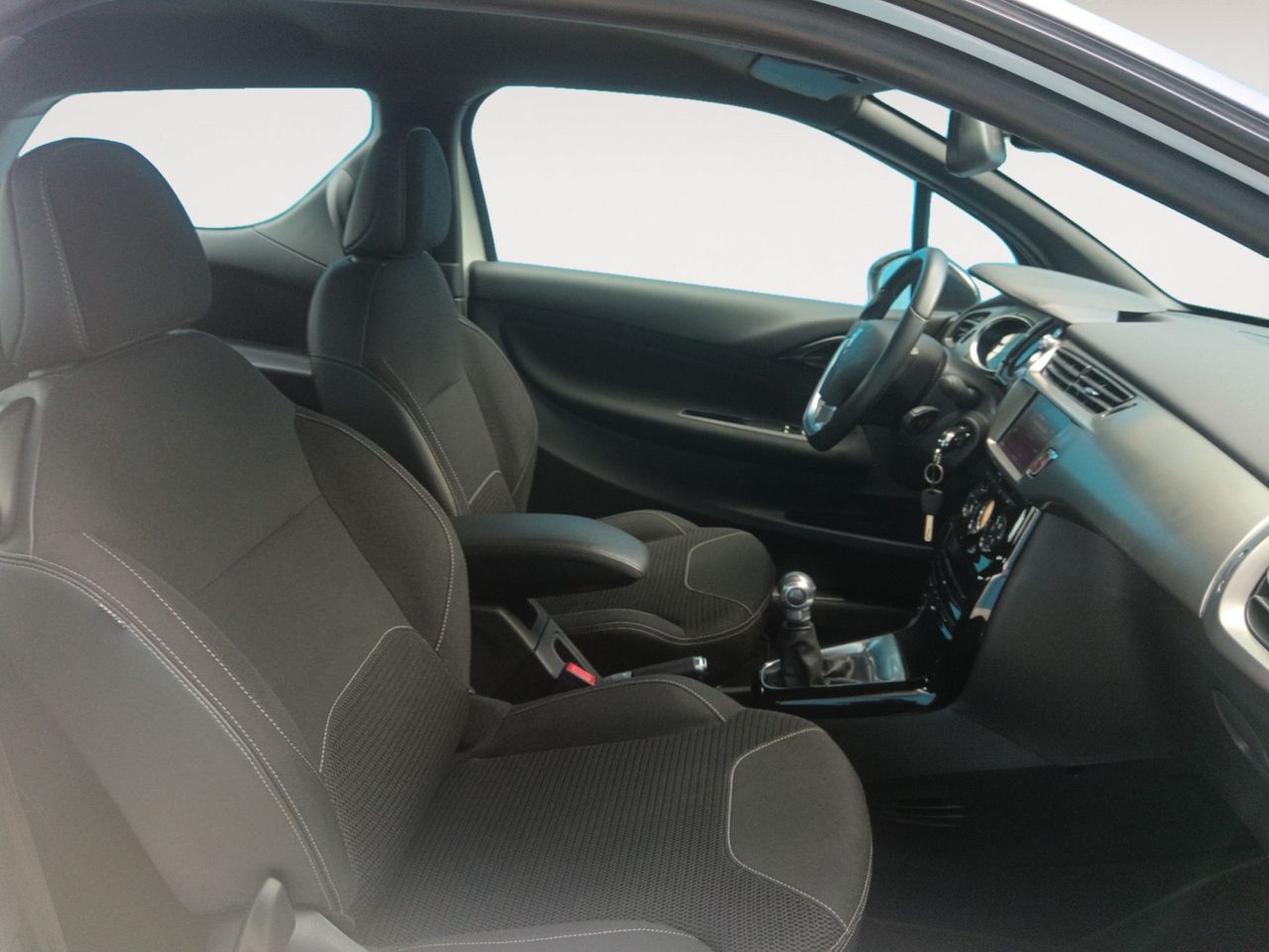 Foto DS Automobiles DS 3 9