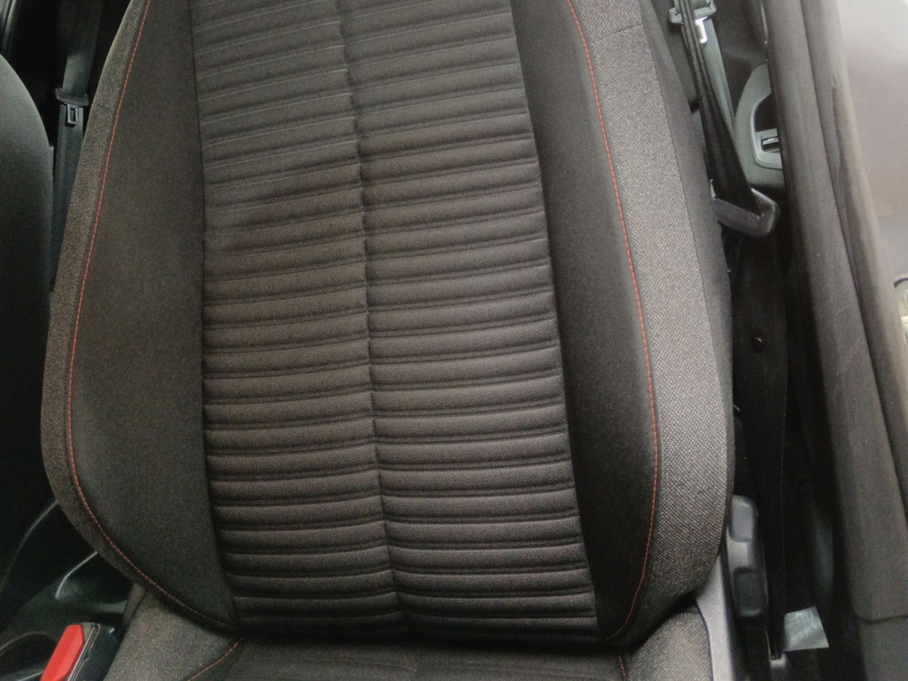 Foto Peugeot 208 19