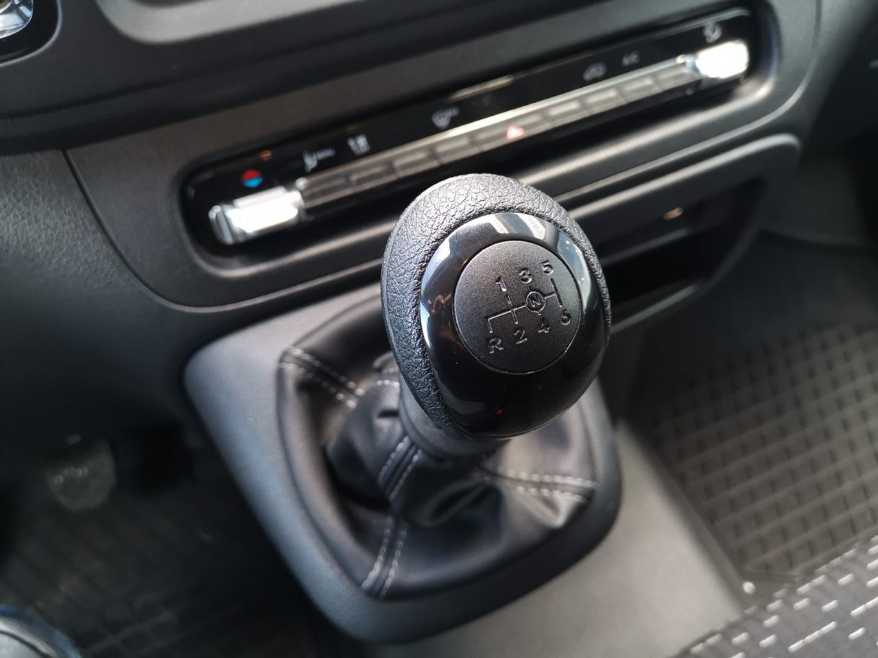 Foto Mercedes-Benz Vito 12
