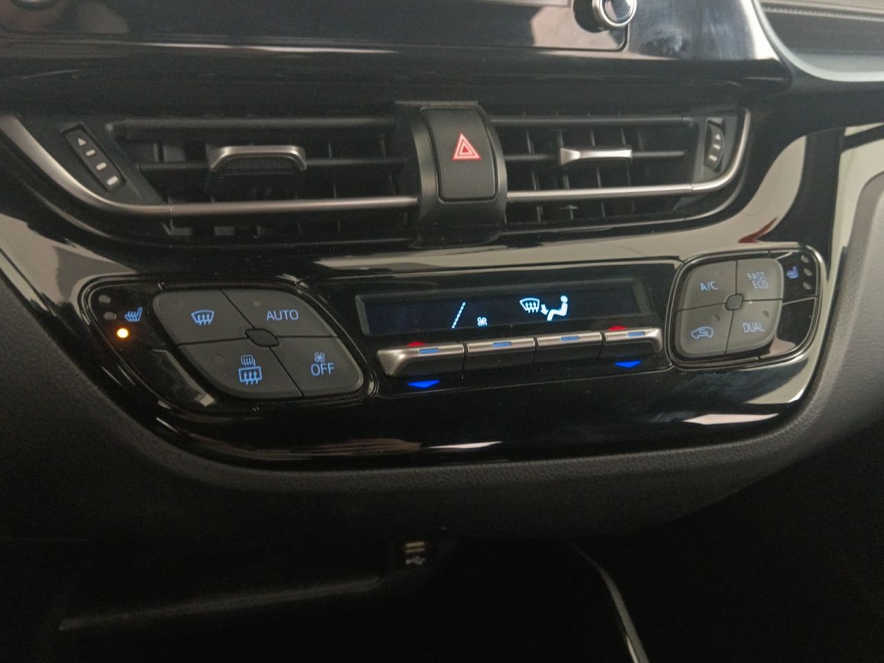 Foto Toyota C-HR 20