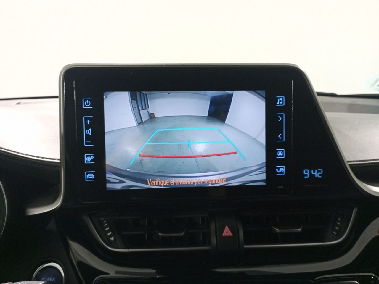 Foto Toyota C-HR 17