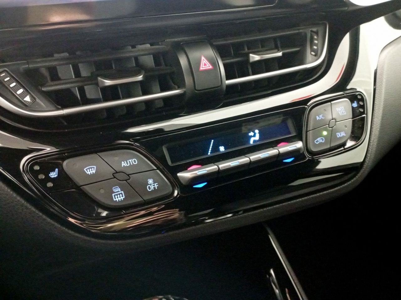 Foto Toyota C-HR 18