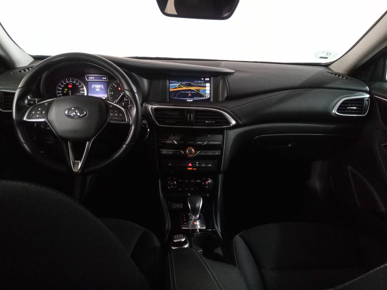 Foto Infiniti QX30 6