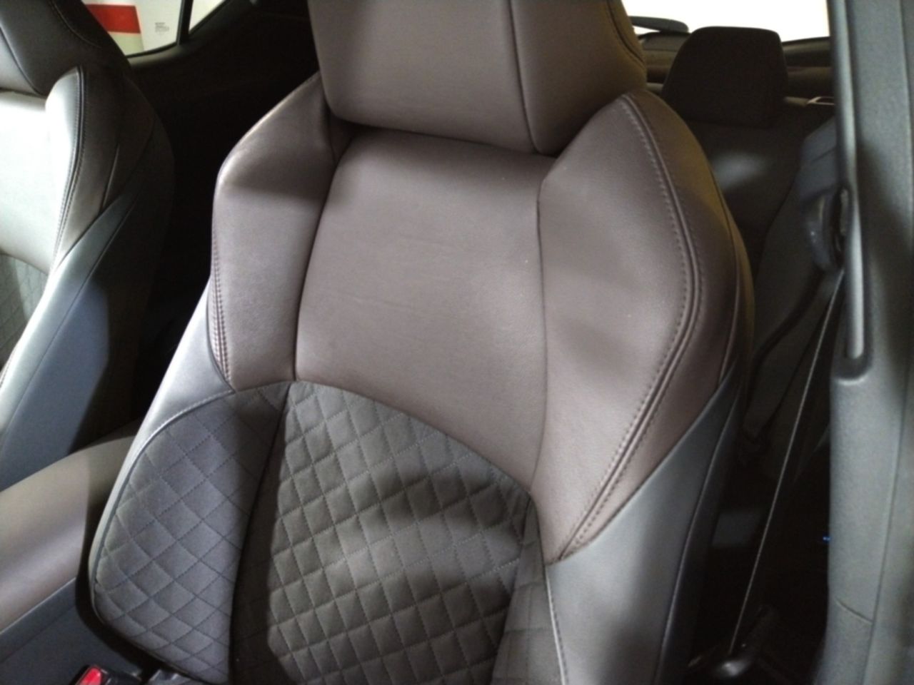 Foto Toyota C-HR 19