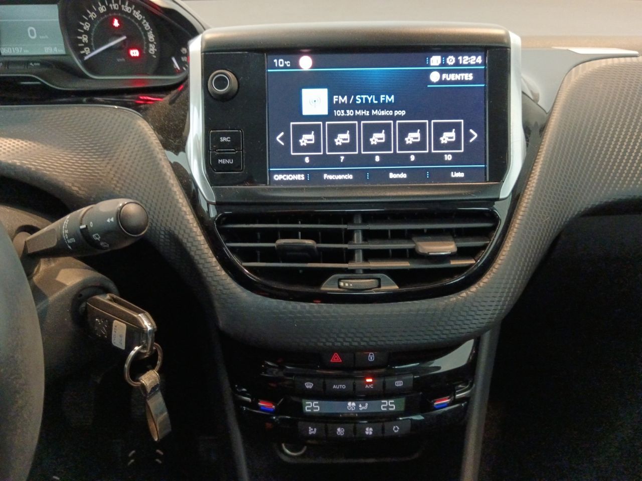 Foto Peugeot 208 17