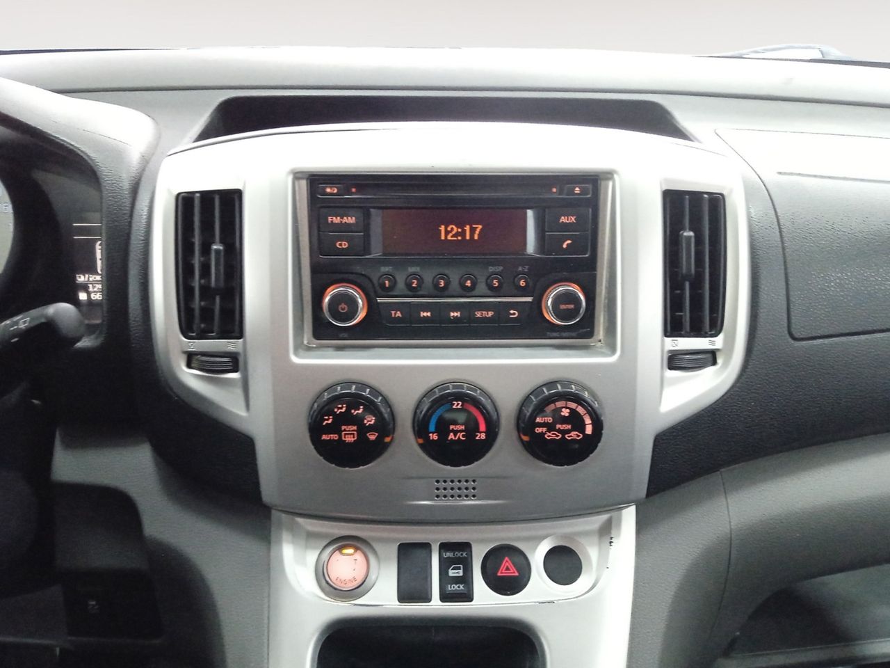 Foto Nissan NV200 14