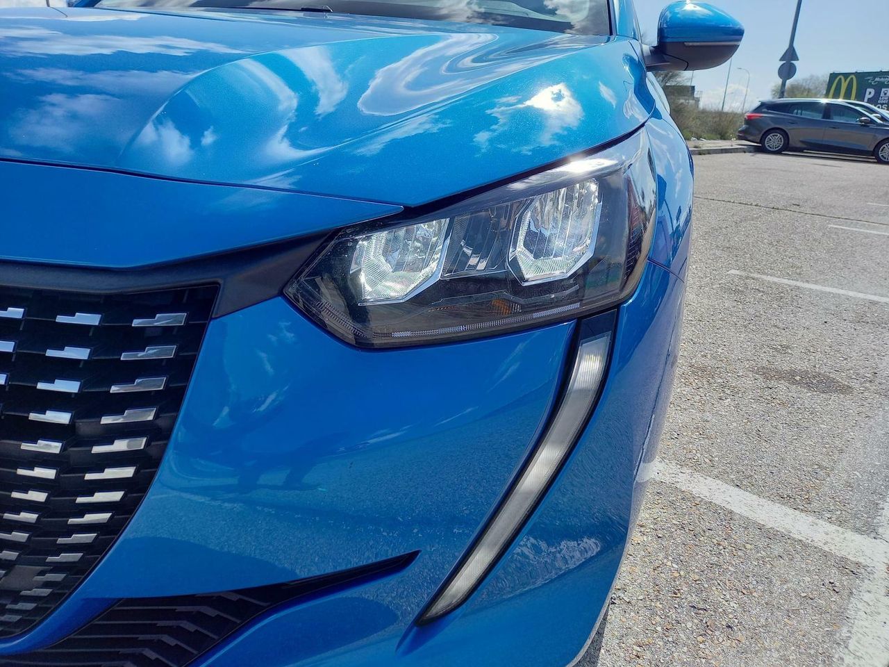 Foto Peugeot 208 8