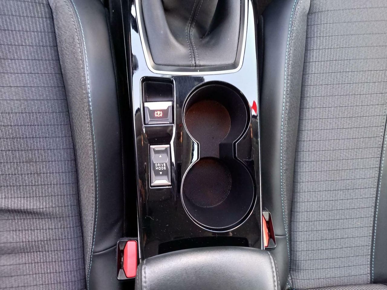 Foto Peugeot 208 23