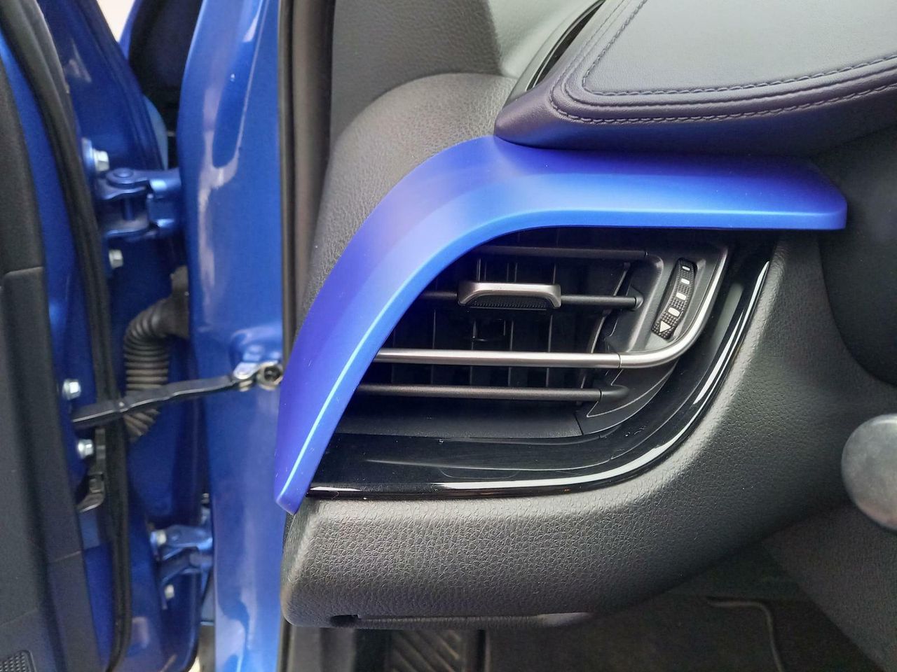 Foto Toyota C-HR 12