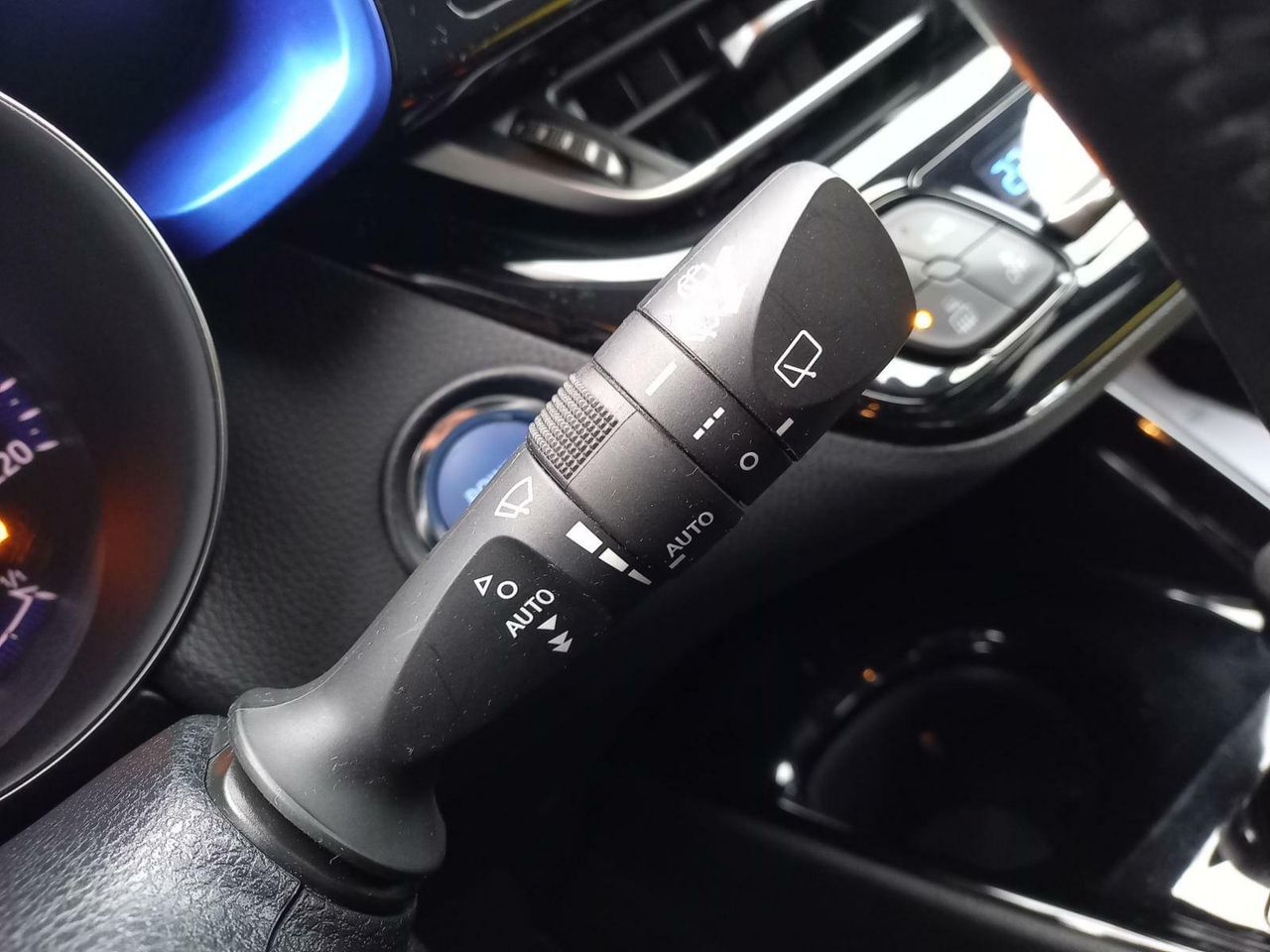 Foto Toyota C-HR 16