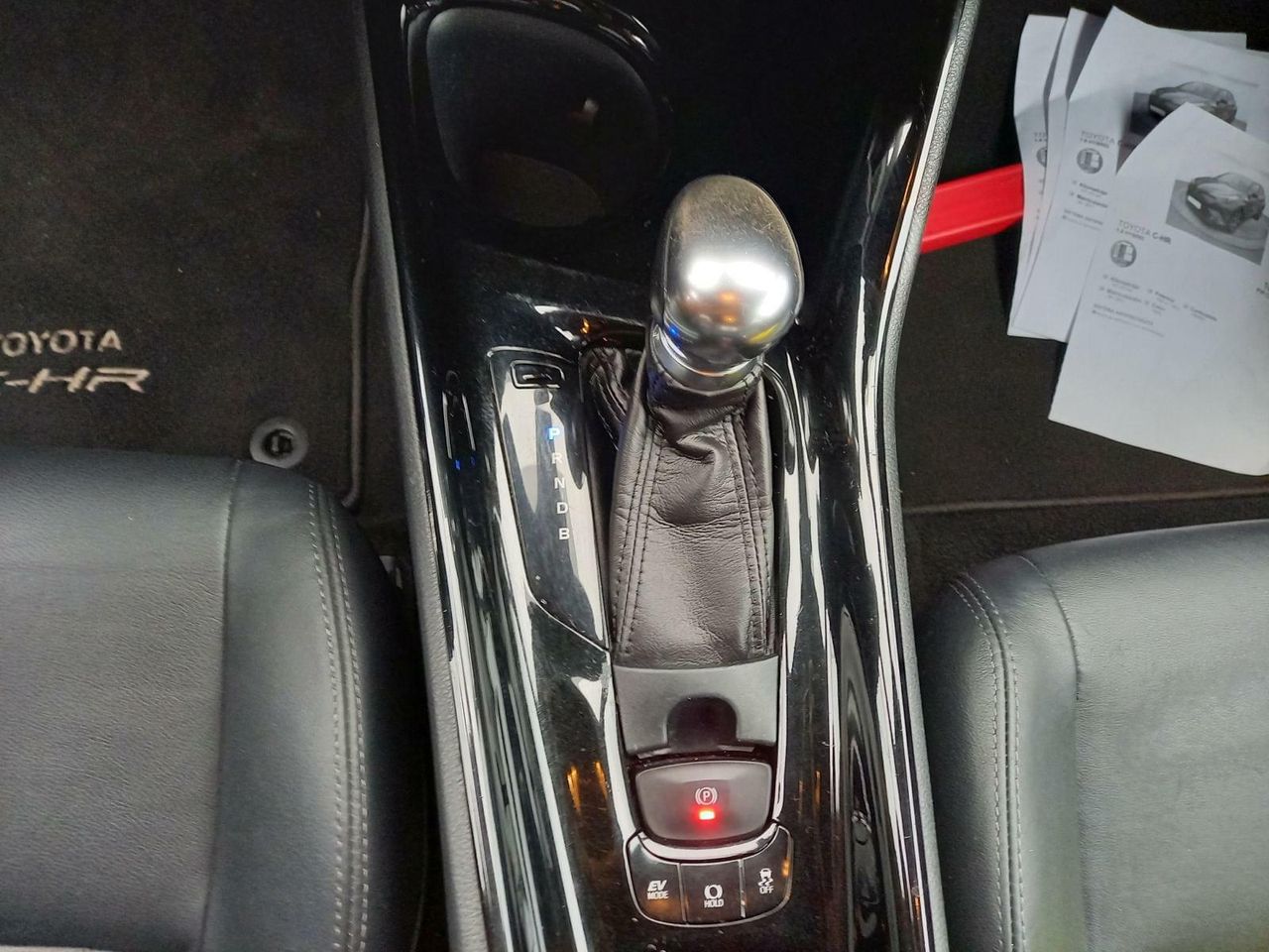 Foto Toyota C-HR 21