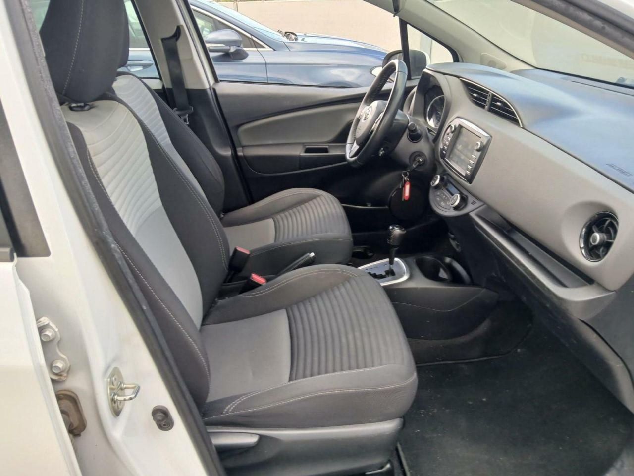 Foto Toyota Yaris 6