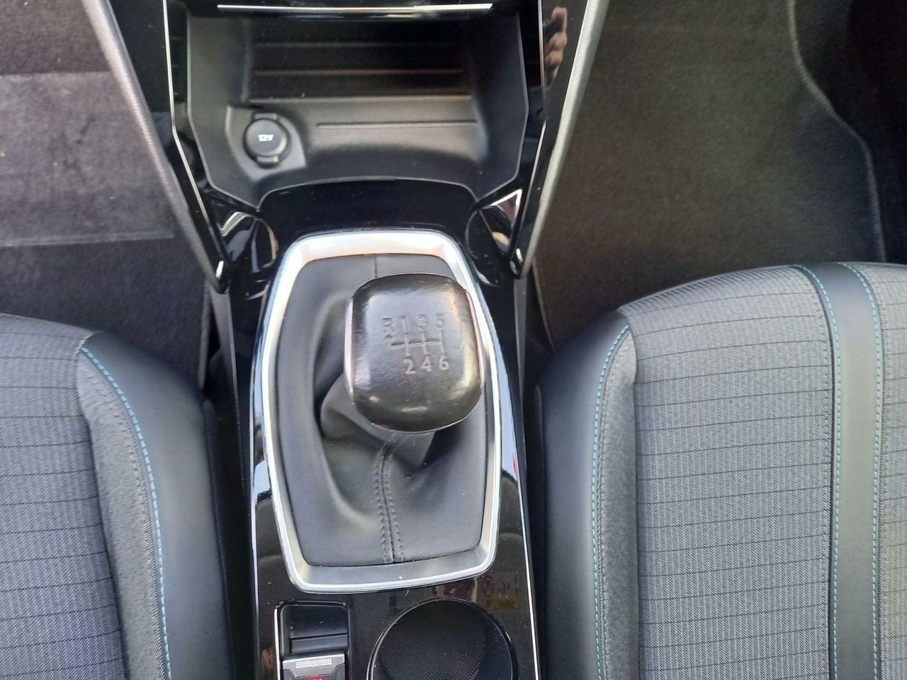 Foto Peugeot 208 22