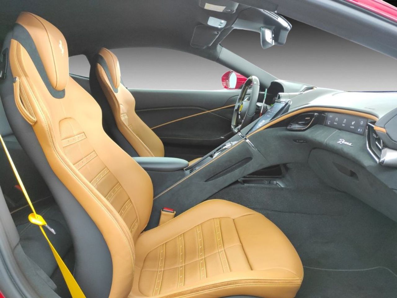 Foto Ferrari Roma 12