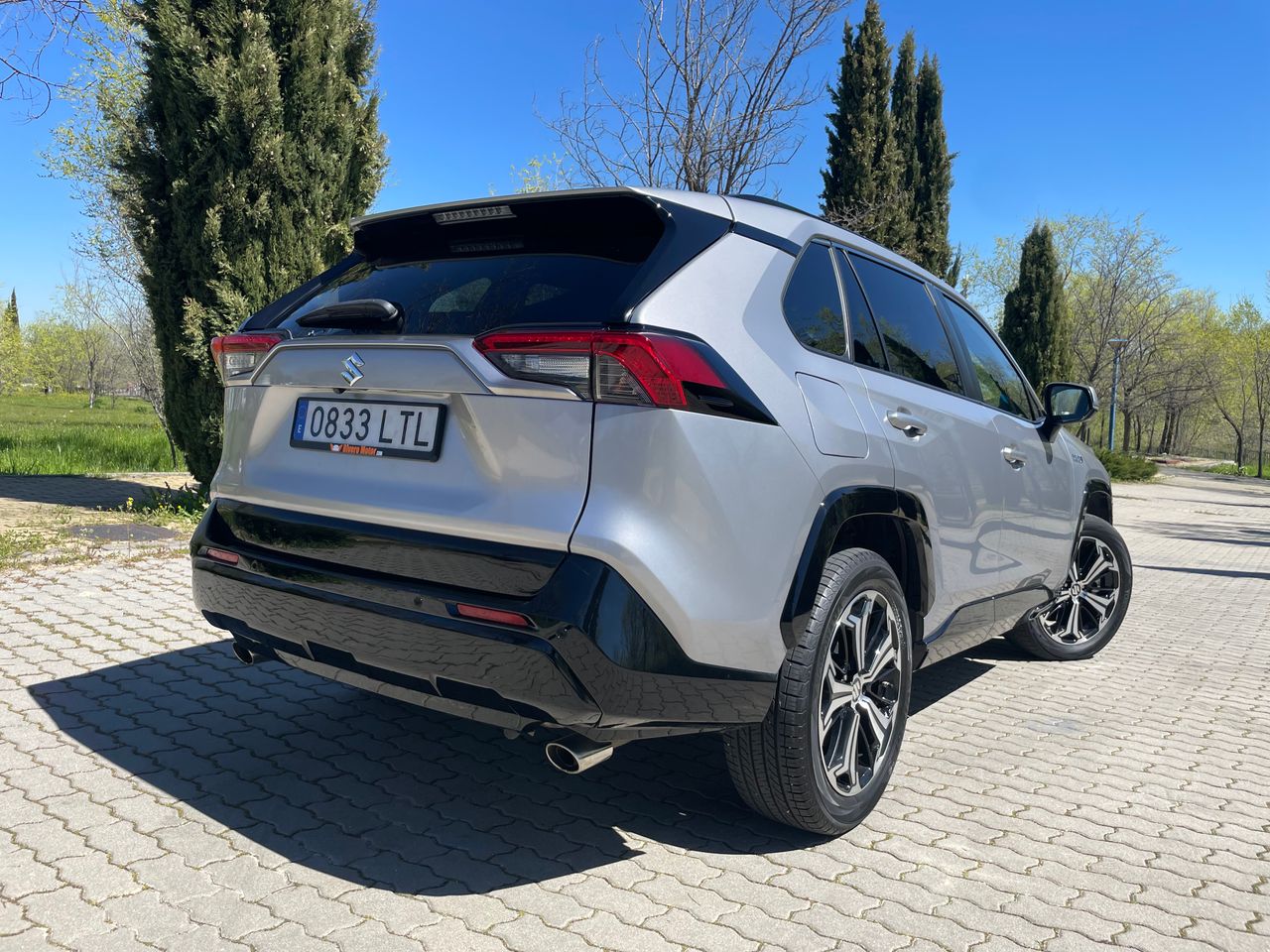 Foto Suzuki Across 3