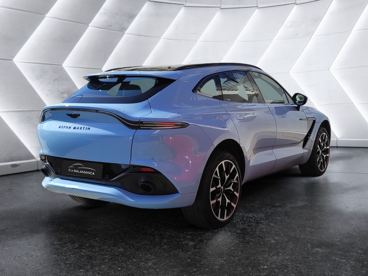 Foto Aston martin DBX 5