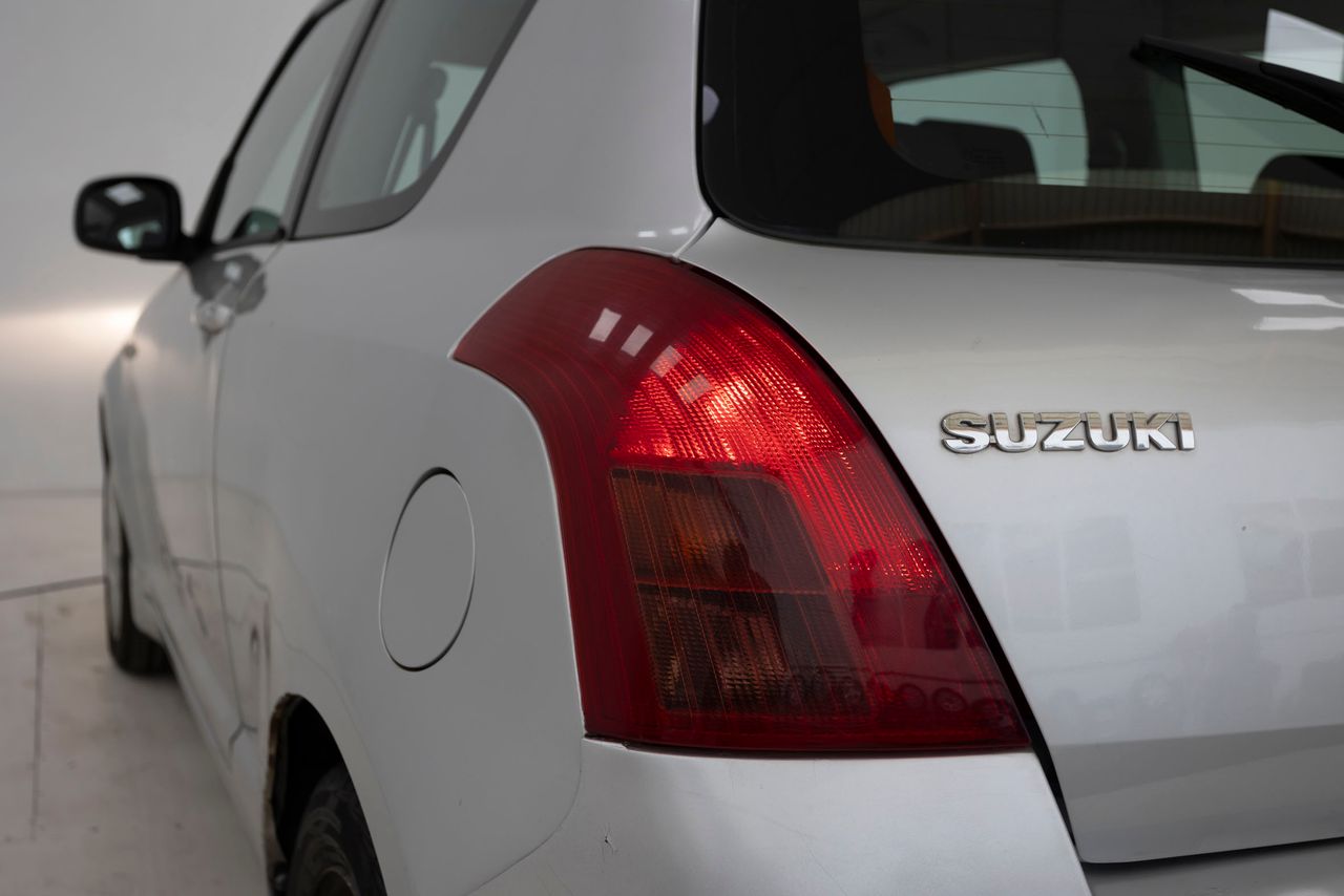 Foto Suzuki Swift 28