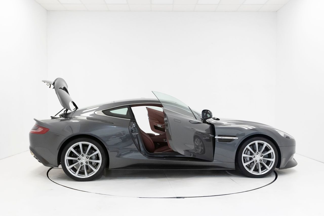 Foto Aston martin Vanquish 12