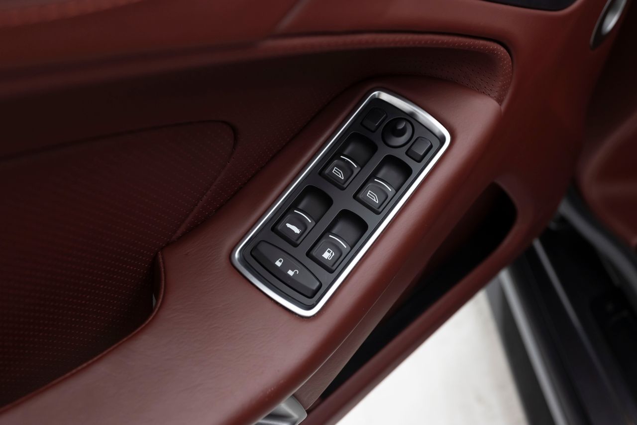 Foto Aston martin Vanquish 24
