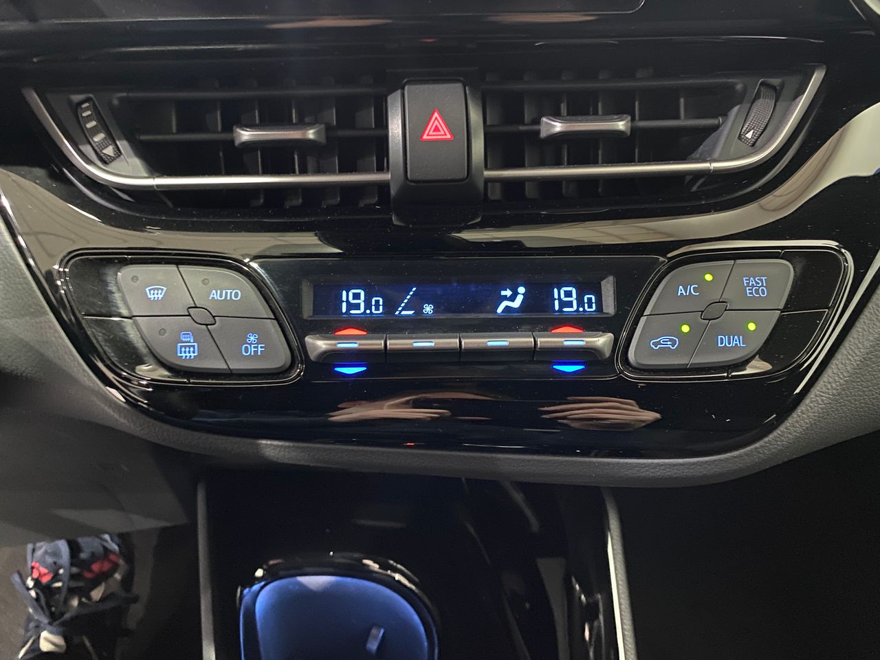 Foto Toyota C-HR 15