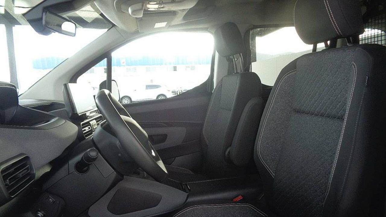 Foto Peugeot Rifter 8