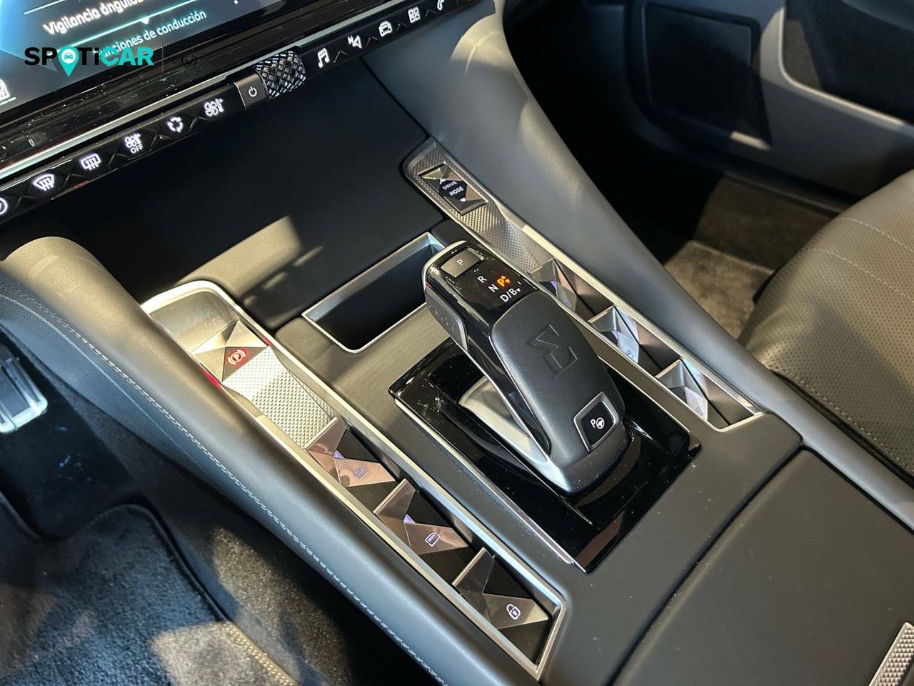Foto DS Automobiles DS 9 26