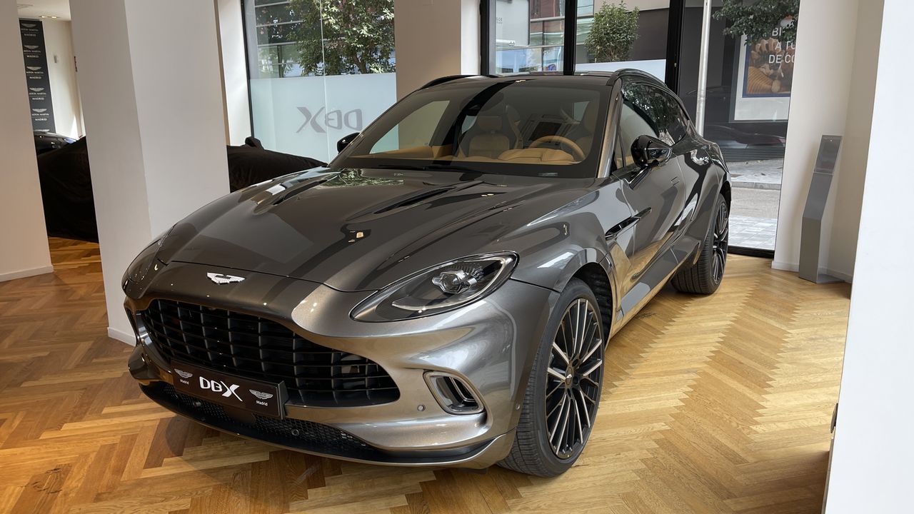 Foto Aston martin DBX 2