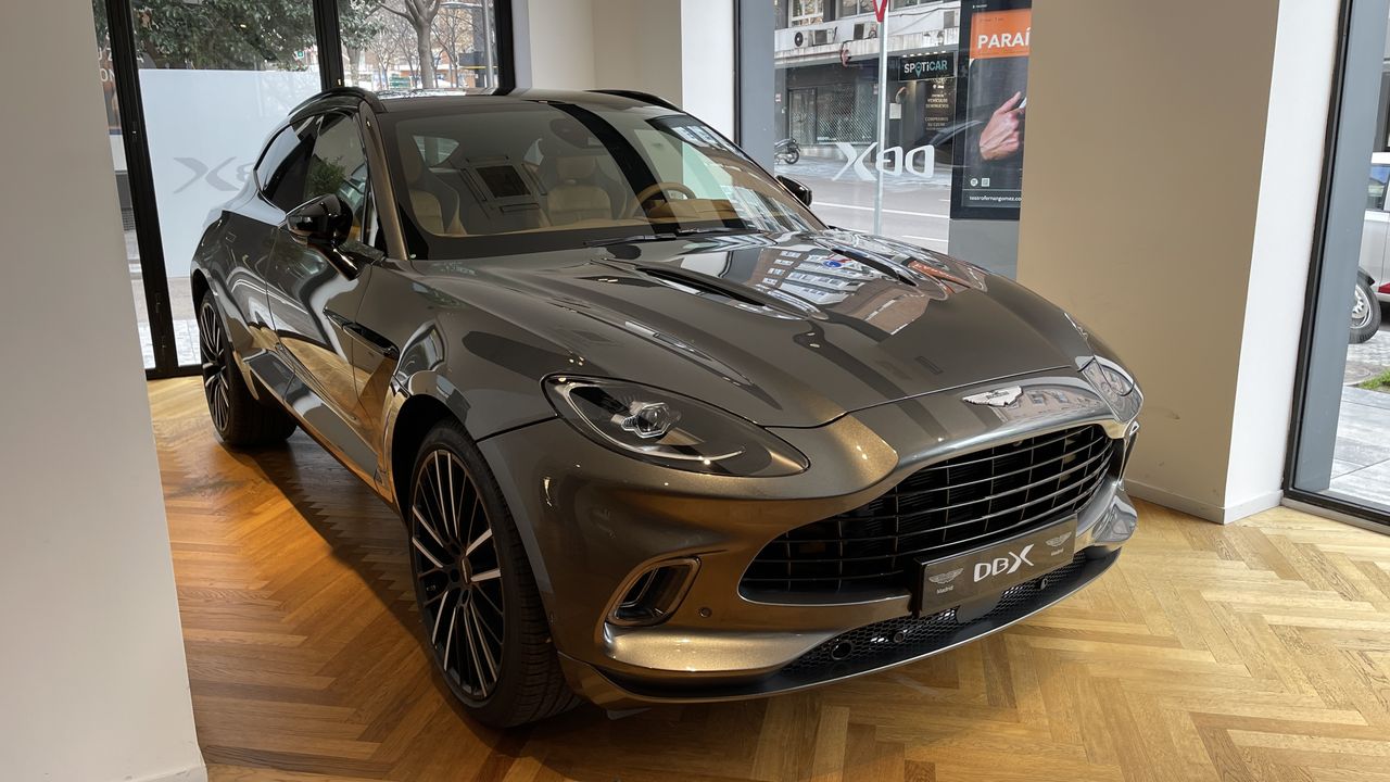 Foto Aston martin DBX 1