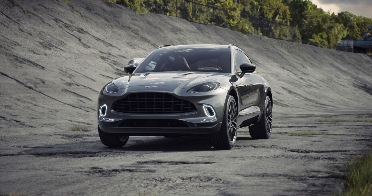 Foto Aston martin DBX 9