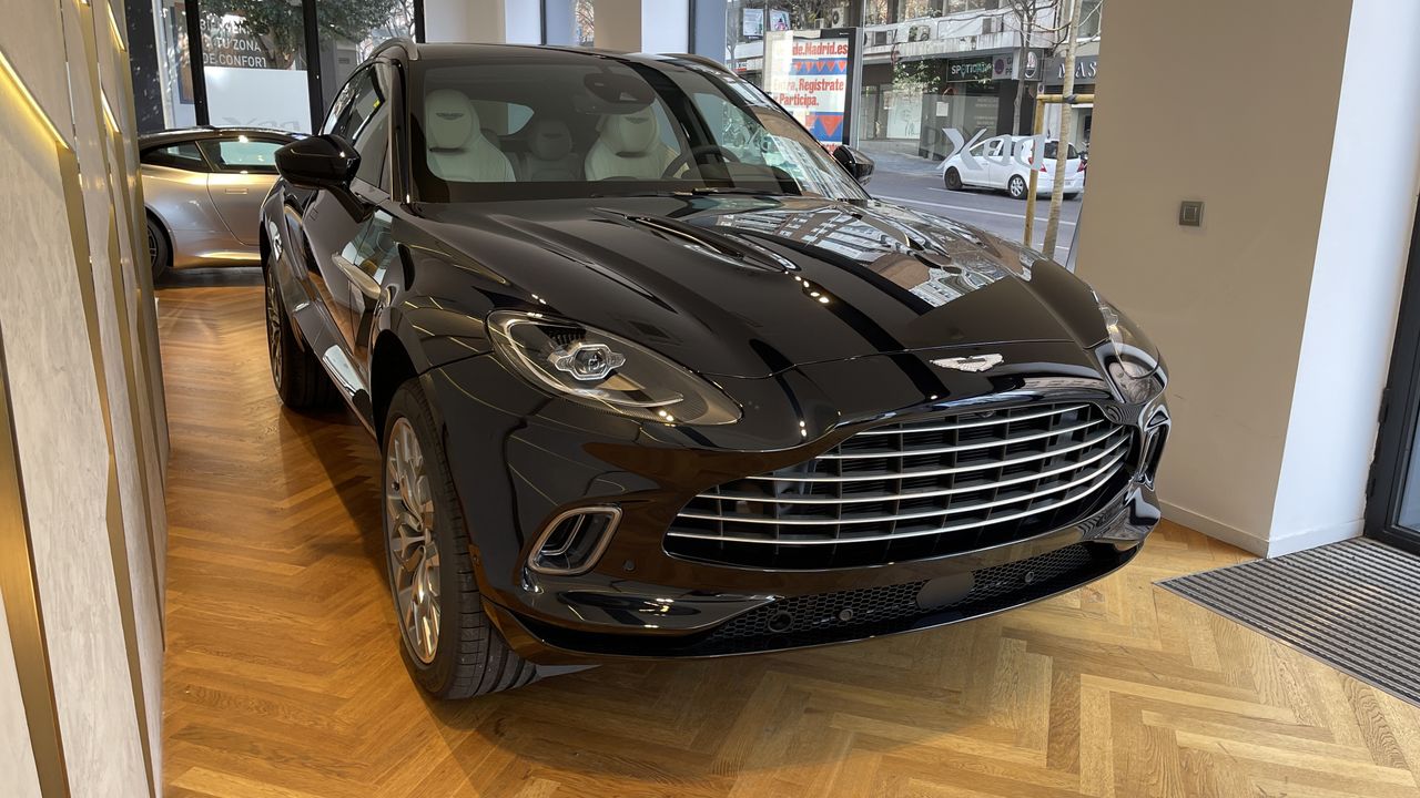 Foto Aston martin DBX 1