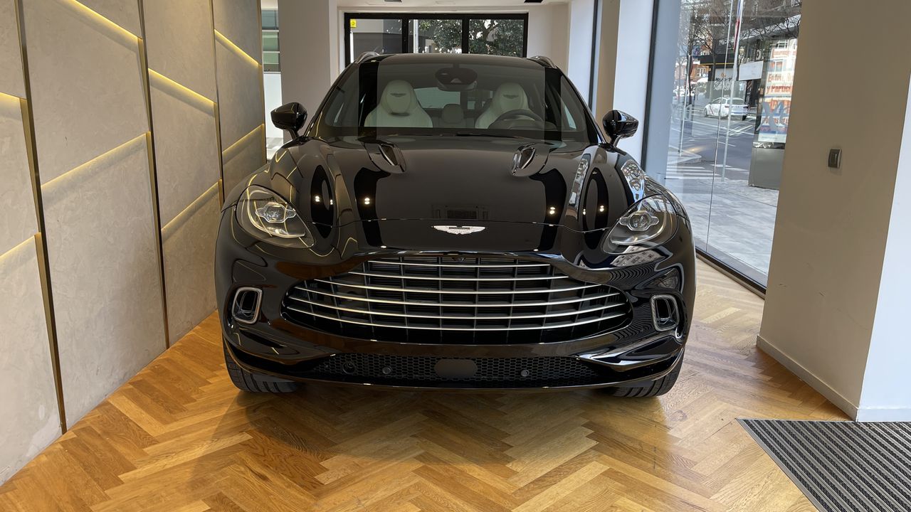 Foto Aston martin DBX 2