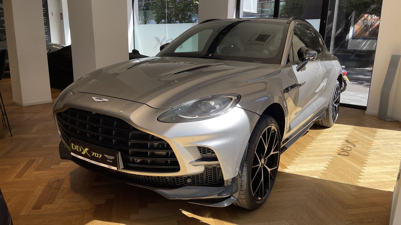 Foto Aston martin DBX 3