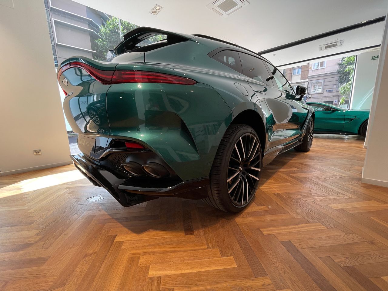 Foto Aston martin DBX 6