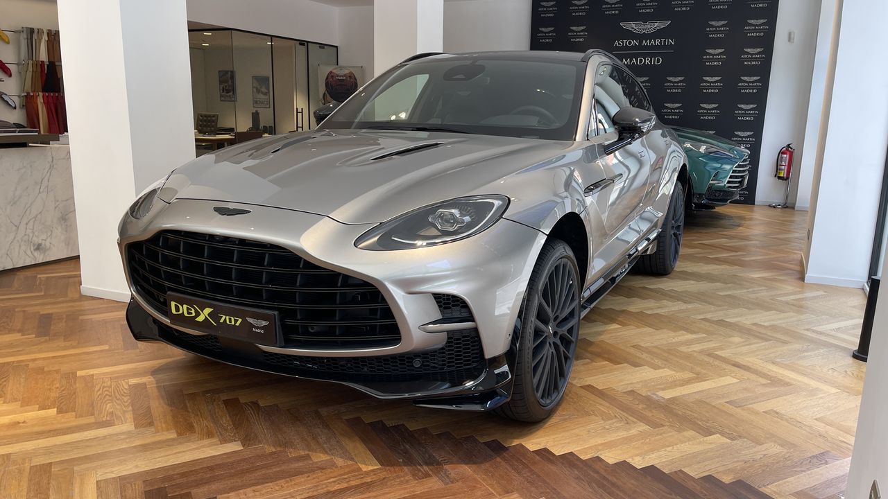Foto Aston martin DBX 1