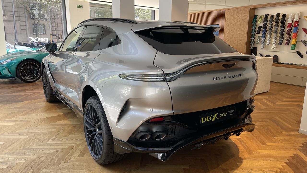 Foto Aston martin DBX 3