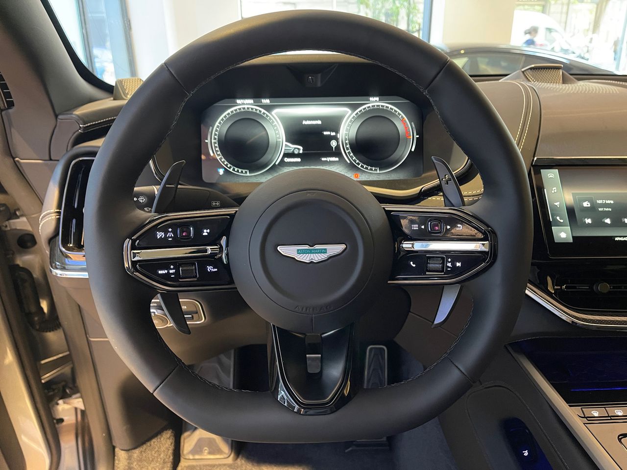 Foto Aston martin DBX 7