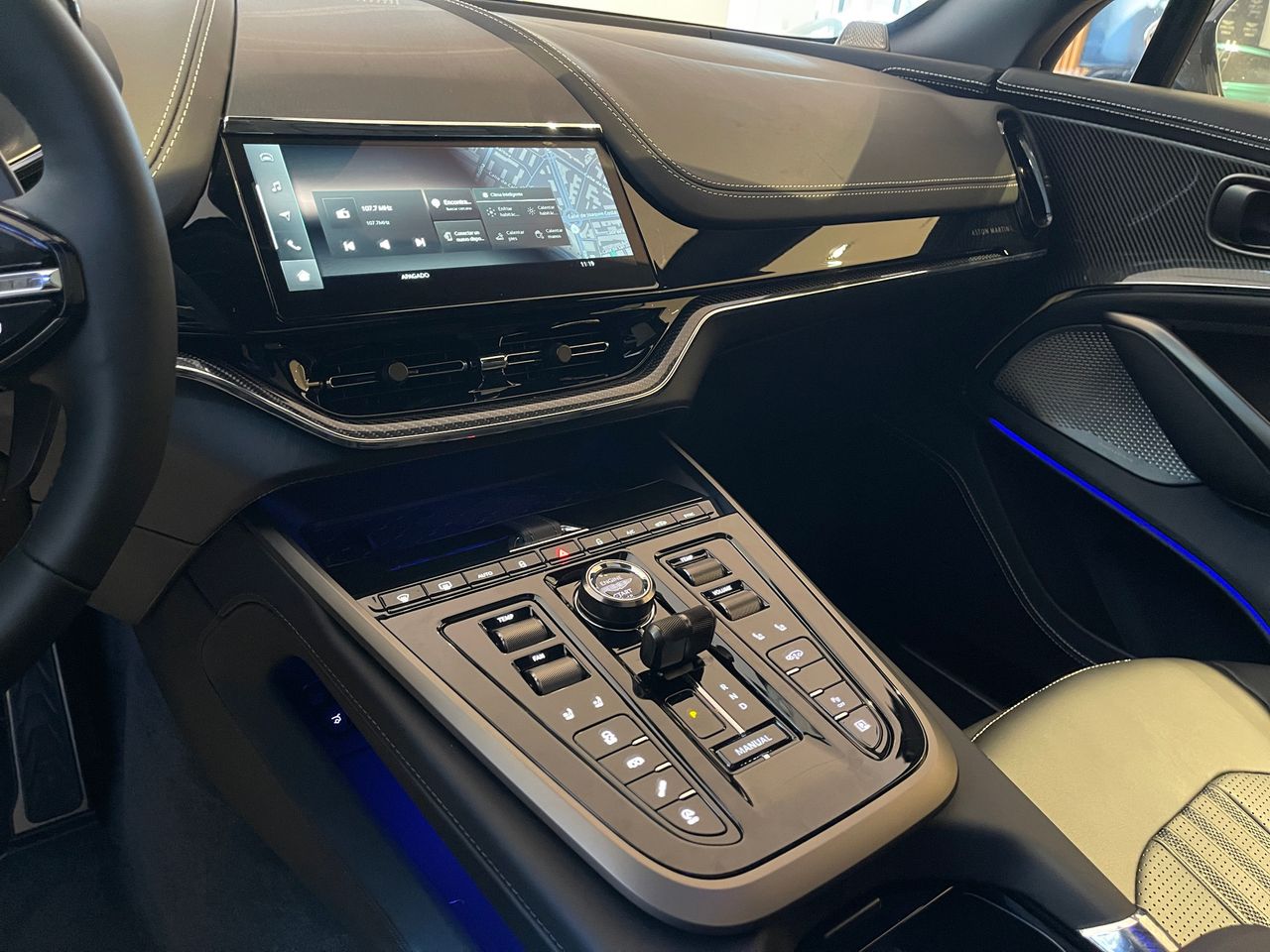 Foto Aston martin DBX 10
