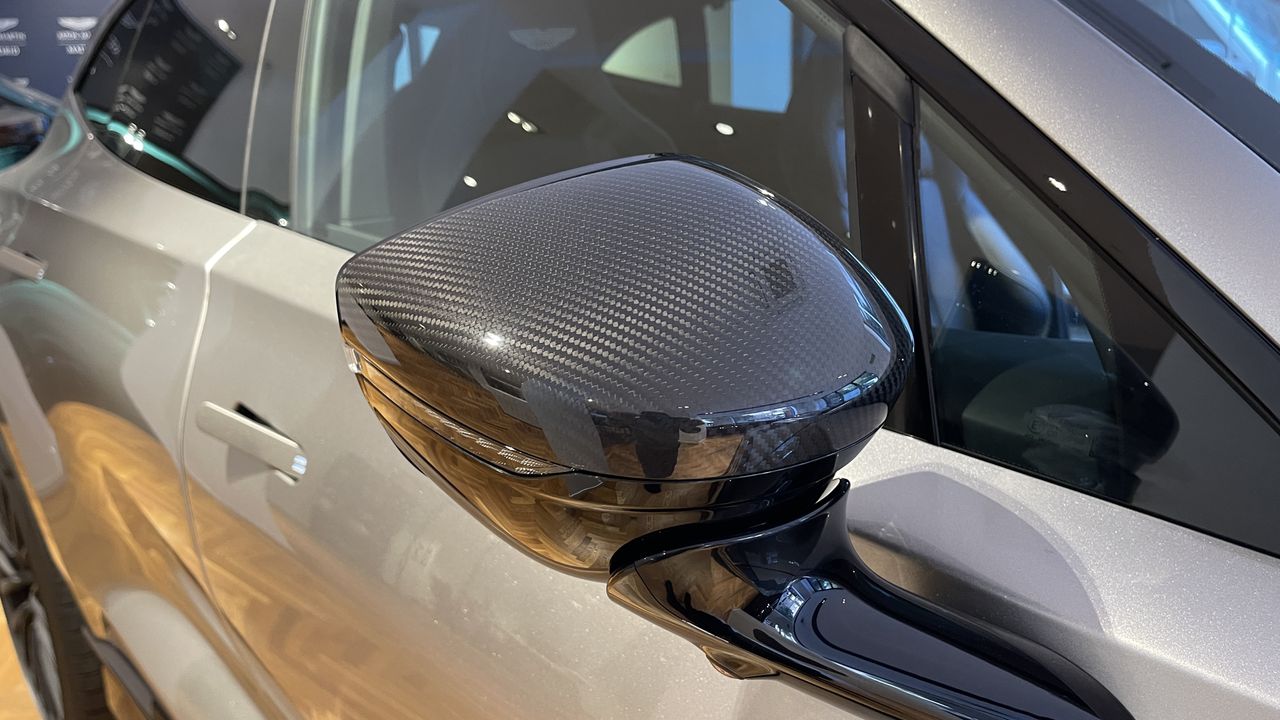 Foto Aston martin DBX 18