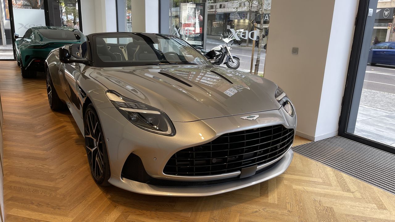 Foto Aston martin DB12 3