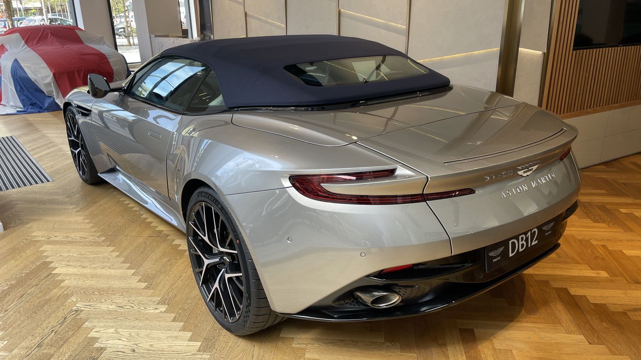 Foto Aston martin DB12 13