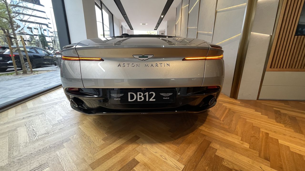 Foto Aston martin DB12 15