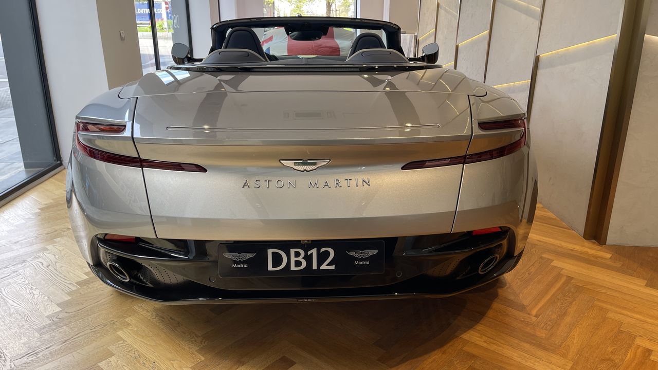 Foto Aston martin DB12 16