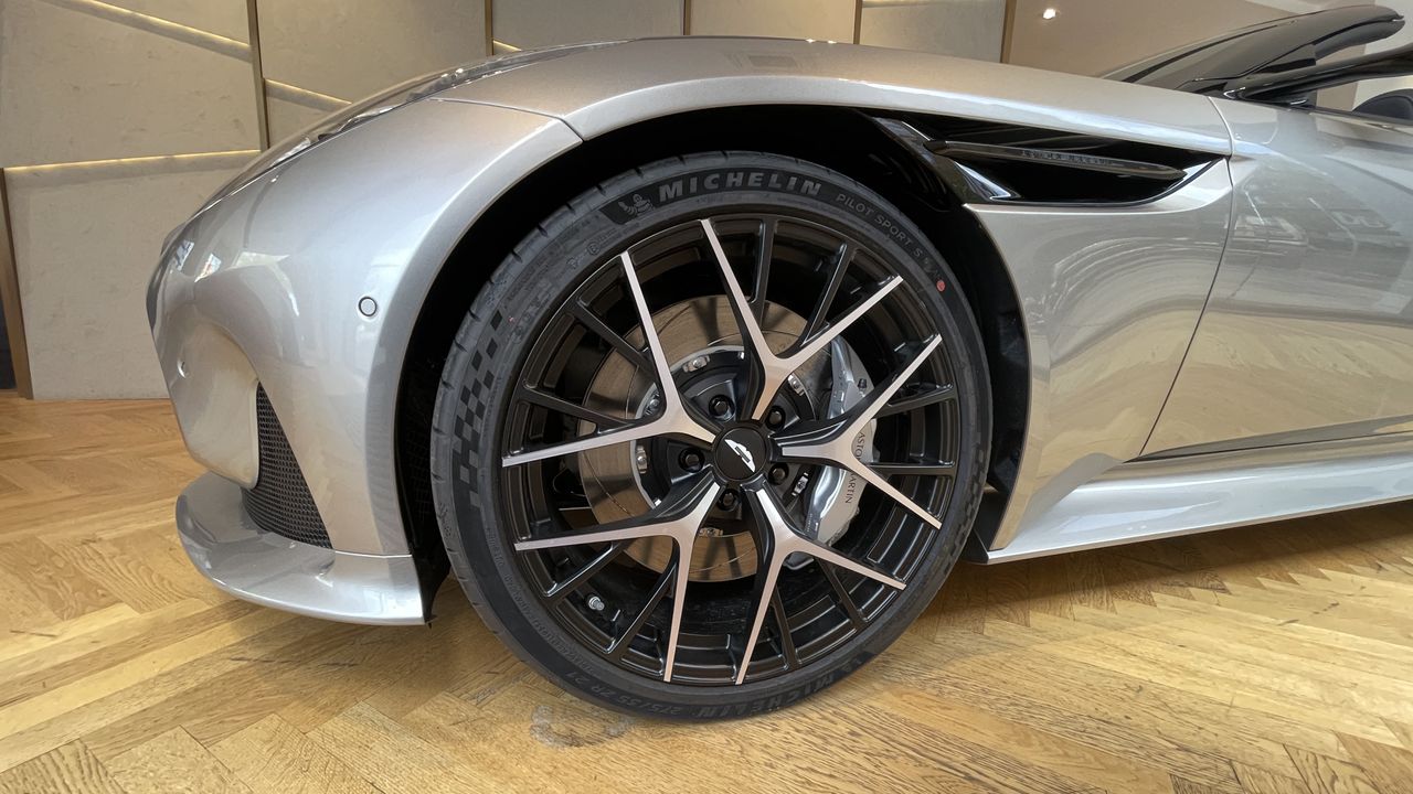 Foto Aston martin DB12 18